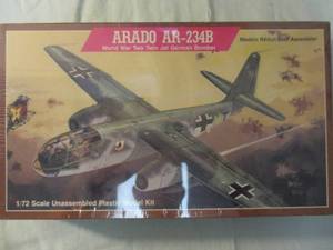 lot 135 image: LINDBERG--172 Scale, ARADO-AR-234B,WW-2 Twin Jet German Bomber, Airplane Kit,  #471-74