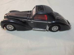 lot 34 image: DINKY-MATCHBOX 1990, 143 Scale, 1946-DELAHAYE 145 Chapron, Diecast Car