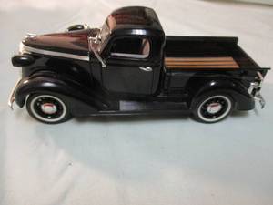 lot 94 image: National Motor Museum Mint -132 Scale,1937-Studebaker pickup, Diecast Car.