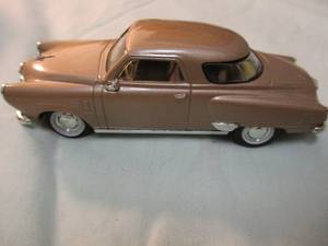 lot 106 image: ROAD SIGNATURES-143 Scale, 1950 Studebaker Champion, Diecast Car, #94249