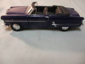 lot 154 image: WELLY-143 Scale, #42331, 1953- Ford Crestline Sunliner, Diecast Car, Made In China