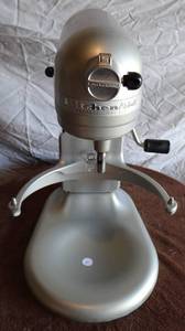 lot 4 image: Kitchenaid Professional 600 6 qt. Mixer, Tested, Works - No Attachments