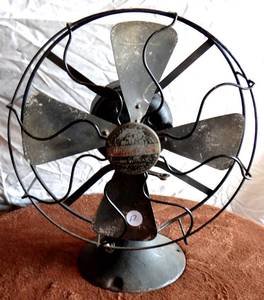 lot 17 image: Vintage Antique Art Deco Oscillating Day-Fan North East Appliance 17 $$$