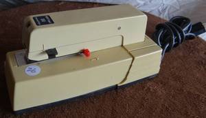 lot 26 image: Eberhard Faber EF Rapid 90 Vintage Electric Heavy Duty Desk Top Office Stapler - TESTED AND WORKING $$$