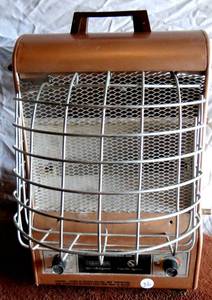 lot 36 image: Lovely Art Deco Era-Style Hamilton Beach Scovill Heetaire Electric Space Heater - Tested & Working