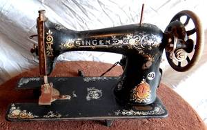 lot 40 image: RARE VINTAGE -  Early 1900S Model Singer Treadle Sewing Machine