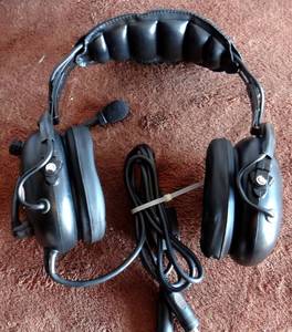 lot 49 image: Aviation Flightcom Classic 50X Headset With Microphones