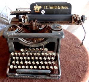 lot 72 image: Antique L.C. Smith & Bros Company Black Secretarial Manual Typewriter No. 8