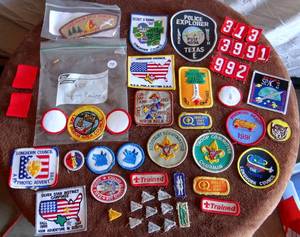 lot 79 image: EXCELLENT COLLECTION OF BOYSCOUT BADGES & PATCHES