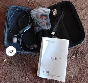 lot 82 image: STARLINE BONJOUR EL69 CORDED EARBUDS WITH CASE