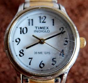 lot 96 image: Vintage Timex Indiglo Womens 21mm Analog Gold Tone SSteel Flex Band Watch