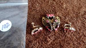 lot 102 image: Decorative Jewelry Collection
