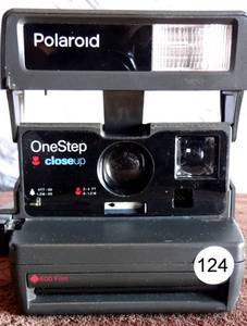 lot 124 image: Vintage Polaroid One Step Close Up 600 Instant Film Camera wStrap