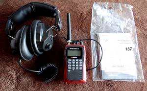 lot 137 image: Vintage Radio Shack NASCAR scanning receiver Pro-84 police fire EMS - 20-516 - 200 CHANNELS