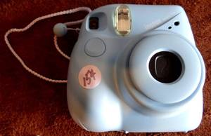 lot 154 image: FUJIFILM Instax Mini 7S INSTANT CAMERA WSTRAP LIGHT BLUE