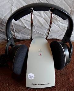 lot 162 image: Sennheiser HDR 140 Headband Wireless Headphones with charging station