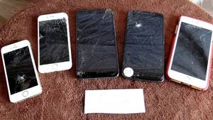 lot 213 image: LOT OF VARIOUS APPLE AND ZTE CELLPHONE - FOR PARTS ONLY