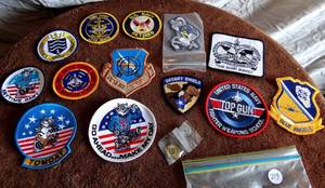 lot 219 image: GREAT SET OF UNUSED NAVYMILITARY PATCHED AND BADGES