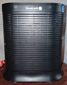 lot 229 image: Honeywell Air Purifier Allergen Remover HA202BHD HEPA Room 310 sqft - TESTEDWORKING