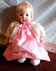 lot 250 image: COLLECTIBLE MADAME ALEXANDER VICTORIA DOLL WITH TAGS