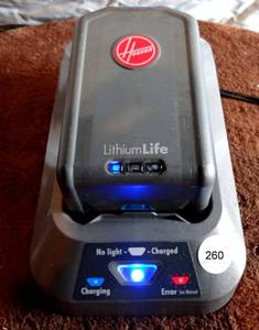 lot 260 image: Vacuum 20V Lithium Life Battery #BH03120 and Charger #BH03200 Set - POWERS ONCHARGING