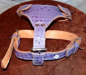 lot 265 image: UNIQUE PURPLE COLORED ALLIGATOR SKIN FINISH LEATHER DOG HARNESS