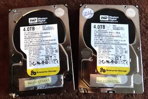 lot 266 image: WESTERN DIGITAL 4GB HARD DRIVES X 2 - BAD DRIVE