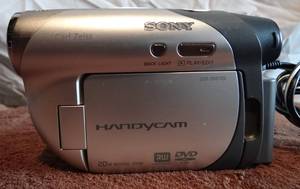 lot 273 image: VINTAGE  Sony Handycam DCR-DVD105 with Charger