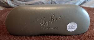 lot 280 image: BEAUTIFUL WOMENS RAYBAN DESIGNER FRAMES IN HARD CASE