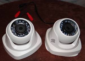 lot 288 image: PAIR OF MODEL CMT1512H SECURITY CAMERAS