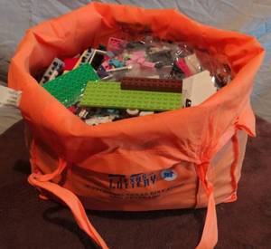 lot 308 image: 1000S OF LEGO PIECES IN LARGE BAG