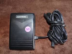 lot 344 image: Matsushita Electronic Sewing Machine Model 4C-316B Foot Pedal Speed Controller