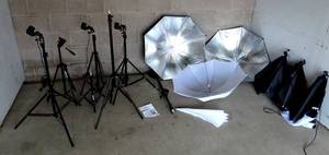 lot 348 image: PROFESSIONAL CAMERA EQUIPMENT FOR PHOTOSHOOTS - VARIOUS LIGHTING STANDS AND REFLECTORS IN CARRYING BAG