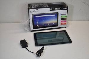 lot 20 image: Supersonic 10.1 Internet Tablet (Cracked Screen, may not function correctly)