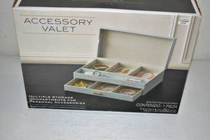 lot 37 image: Accessory Valet Jewelry Box