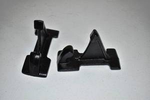 lot 40 image: Cast Iron Metal Hangers