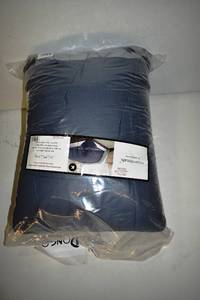 lot 64 image: Modern Threads Reversible All Seasons Comforter King Size Blue