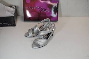 lot 71 image: Easy Street Alive 5 Womens Silver Small Heals Size 6
