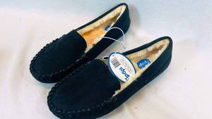 lot 77 image: Floopi Black Slippers for Women Size 10