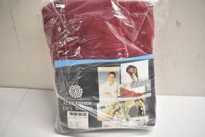 lot 80 image: Alexander Del Rossa Red Robe Size 1X2X
