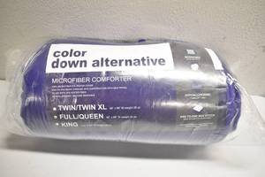 lot 85 image: Color Down Alternative Microfiber Comforter FullQueen Size