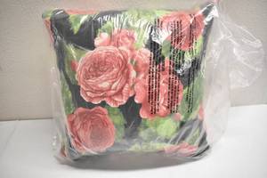 lot 91 image: Cabbage Rose Outdoor Throw 16 Square Pillow