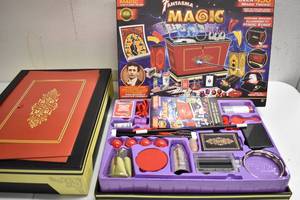 lot 102 image: Fantasma Magic Kit Kids Toy