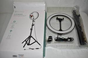 lot 105 image: Aduro Ring Light w Phone Holder