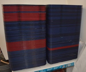 lot 32 image: Cafeteria Trays, Plastic in Red and Blue, (100 Approx.)