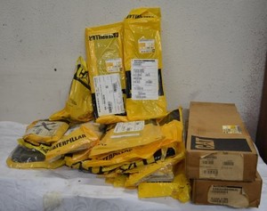 lot 113 image: Caterpillar Filters, Heater Filters