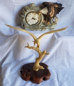 lot 232 image: Eagle Figurine and Eagle Clock, battery operated(not included), see pictures for sizes