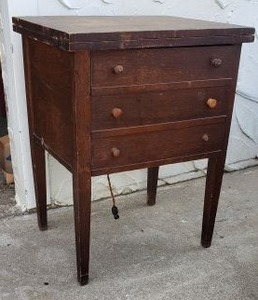 lot 286 image: Vintage White Sewing Machine, Model H47417