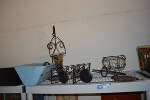 lot 148 image: Metal and Wire Dcor, Sconces and More