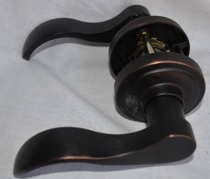 lot 183 image: Better Home Products Right-Hand Lever # 95211DBRT, Dark Bronze